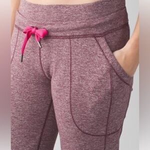 Lululemon Base Runner Pant Ill in Heathered Bordeaux drama / bonbon